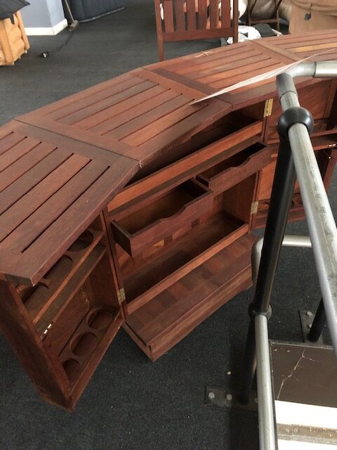 Kwila Bar & Stool Set
